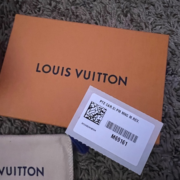 Louis Vuitton Reverse Monogram Cardholder - Picture 3 of 4